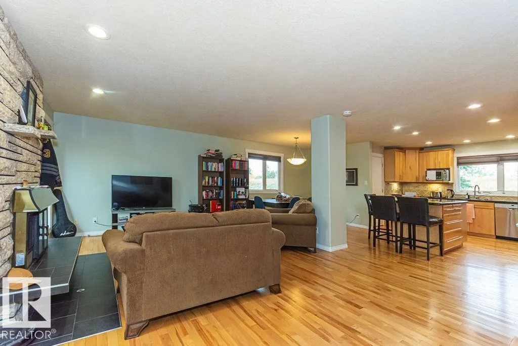1720 89 ST NW