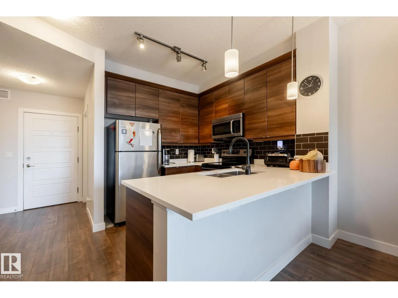 #202 2590 ANDERSON WY SW