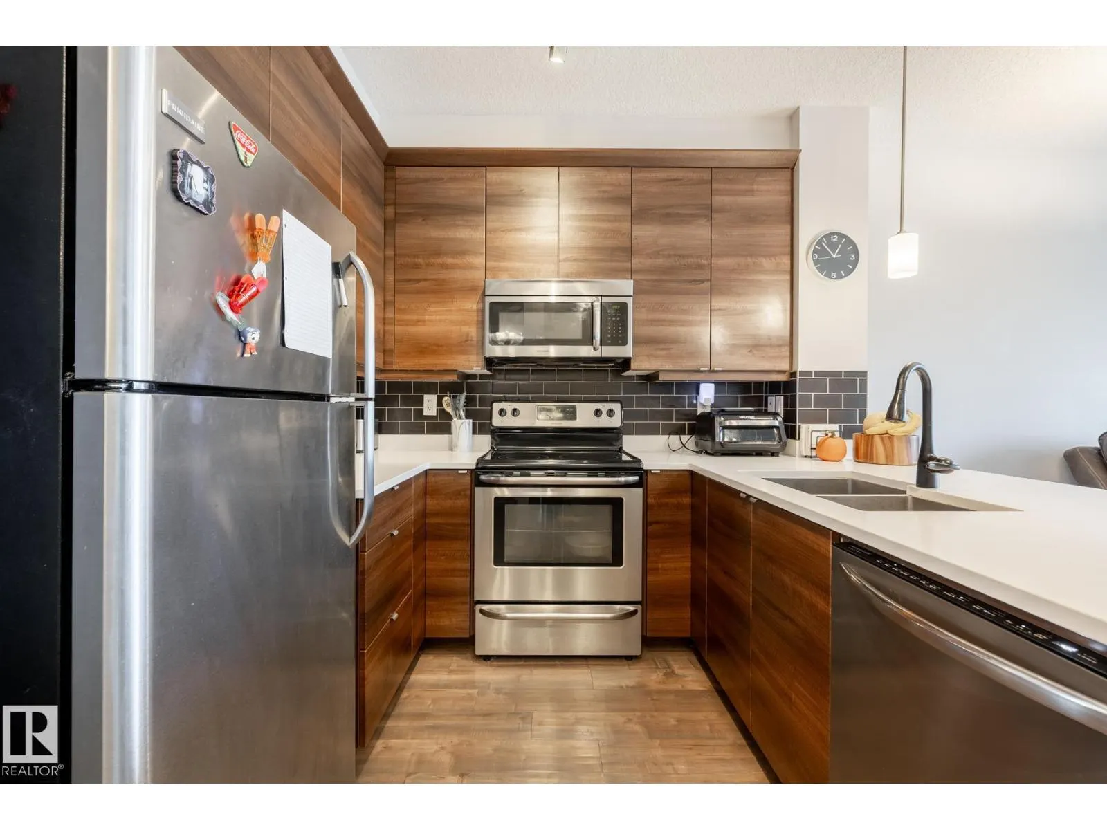 #202 2590 ANDERSON WY SW