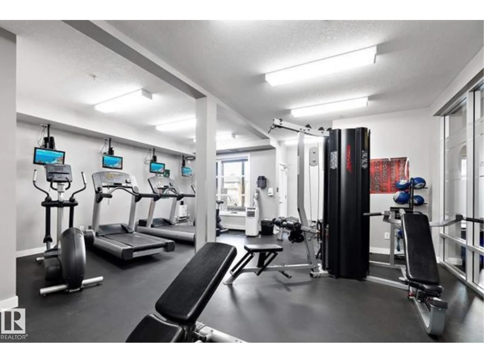 #202 2590 ANDERSON WY SW