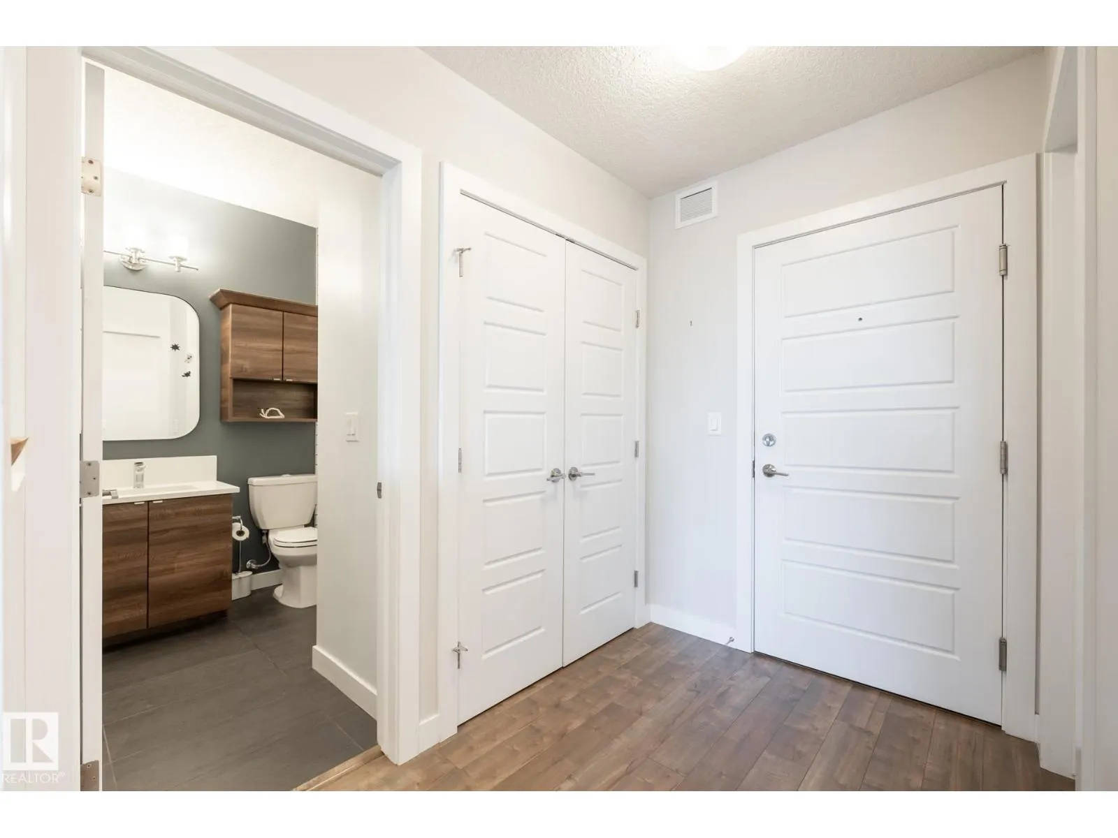 #202 2590 ANDERSON WY SW