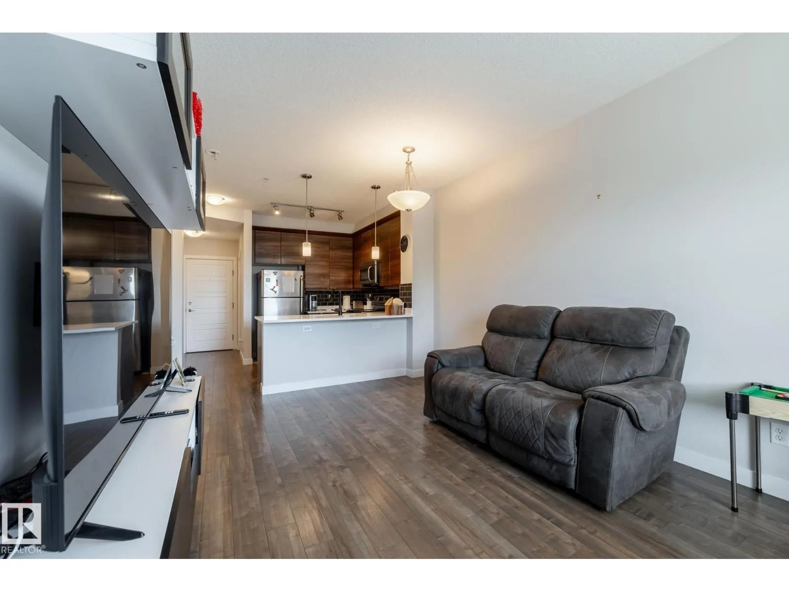 #202 2590 ANDERSON WY SW