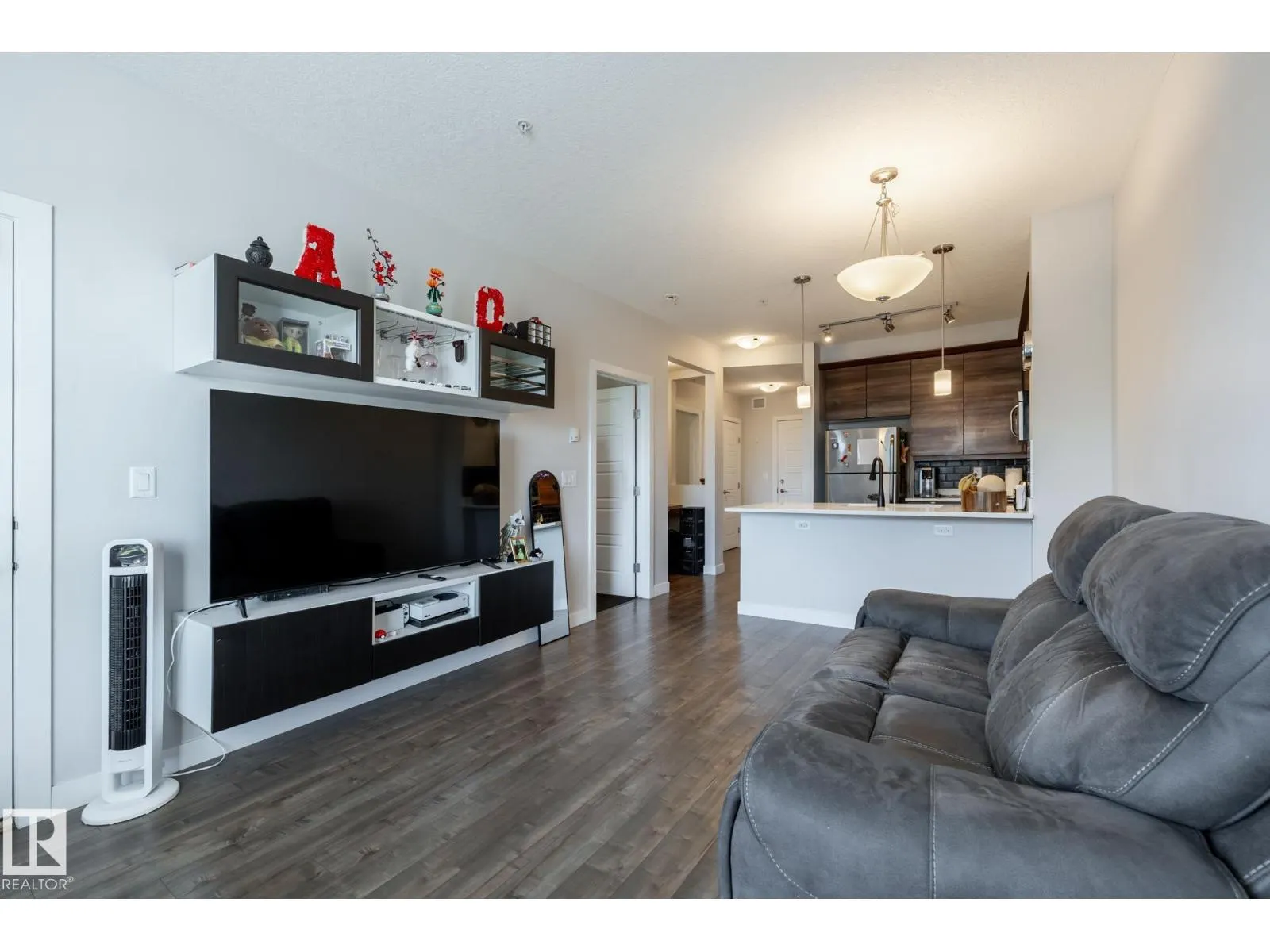 #202 2590 ANDERSON WY SW