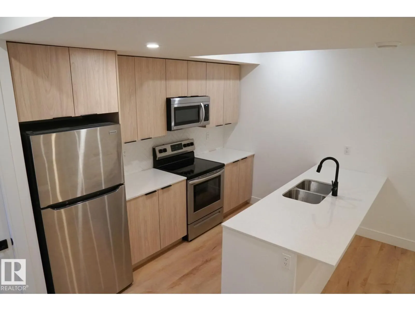7553 81 AV NW