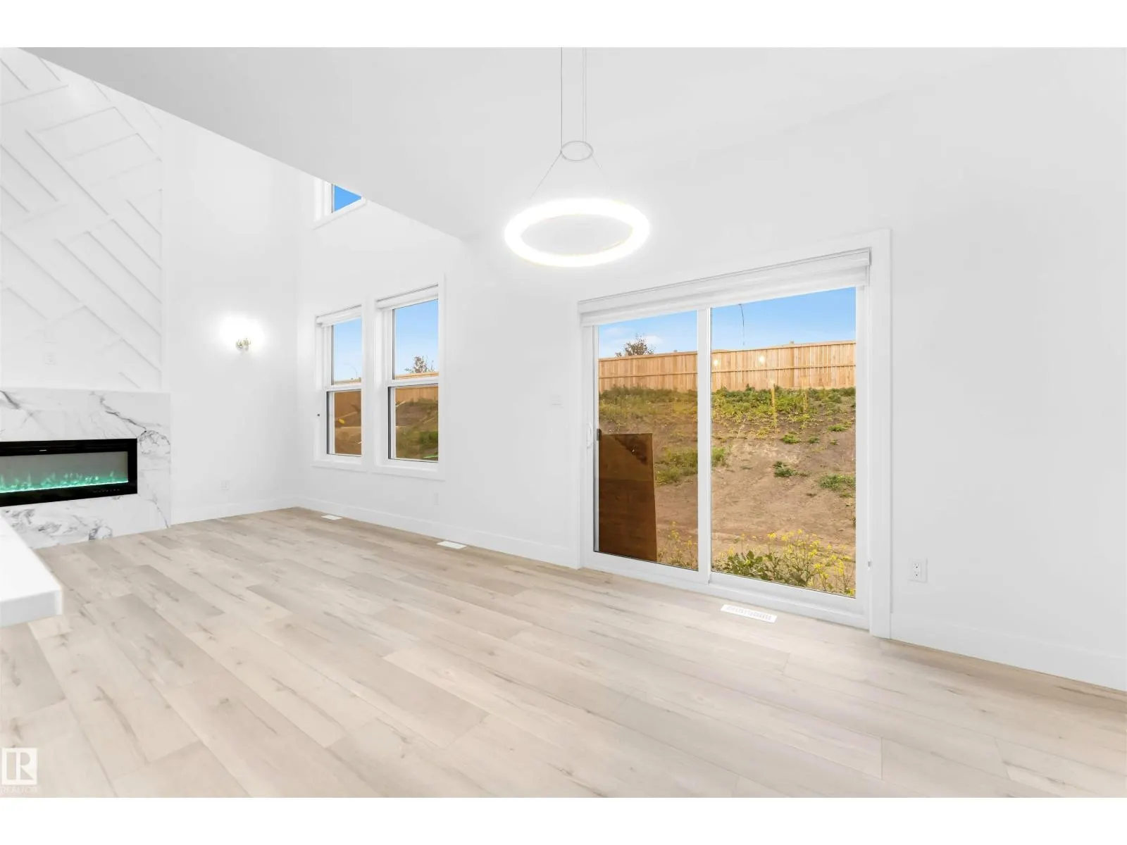 60 HEMINGWAY CR
