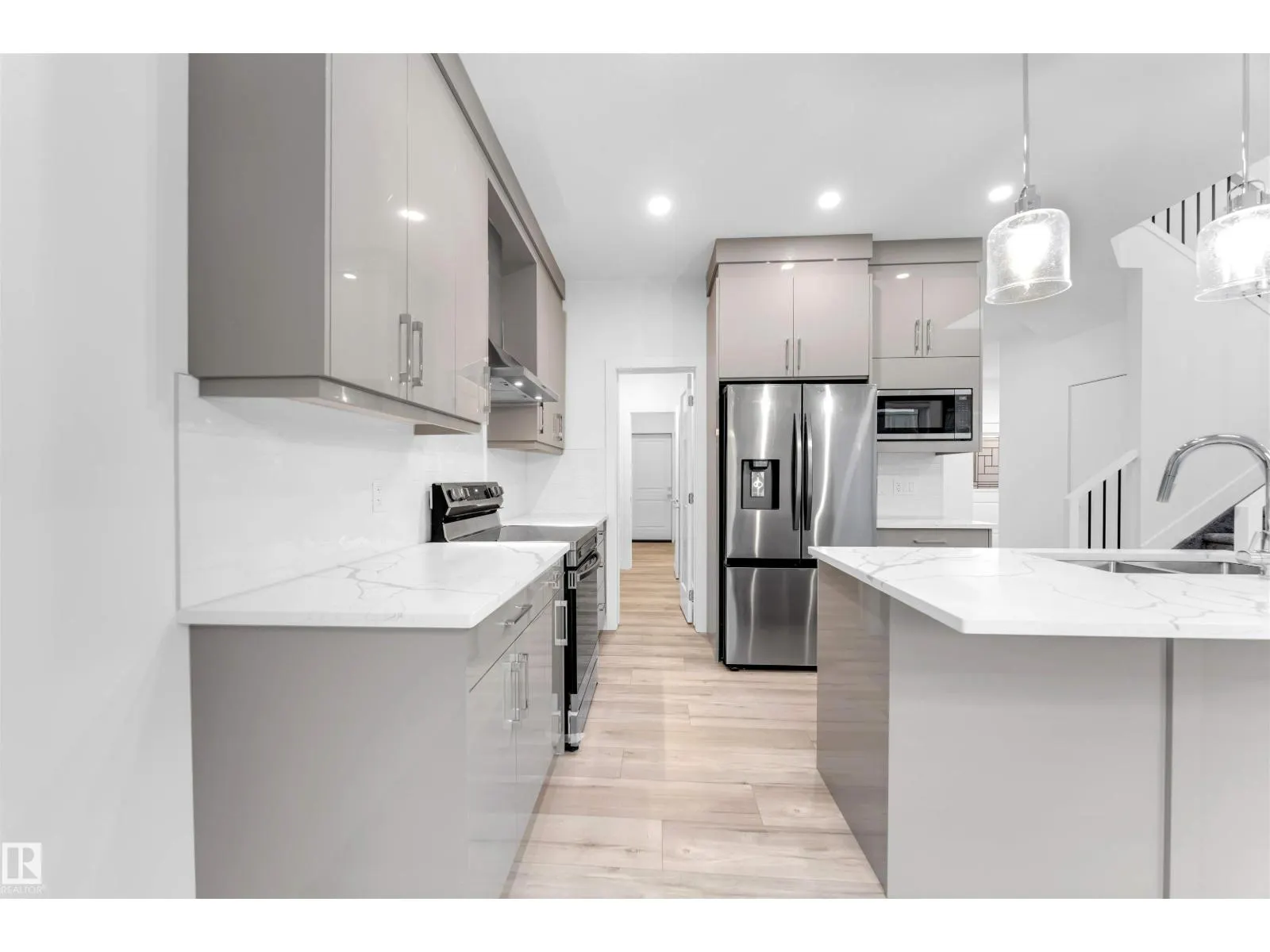 60 HEMINGWAY CR