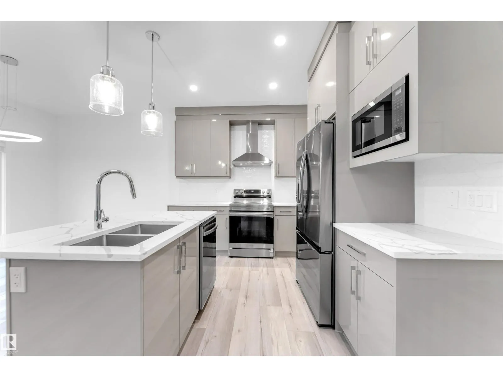60 HEMINGWAY CR