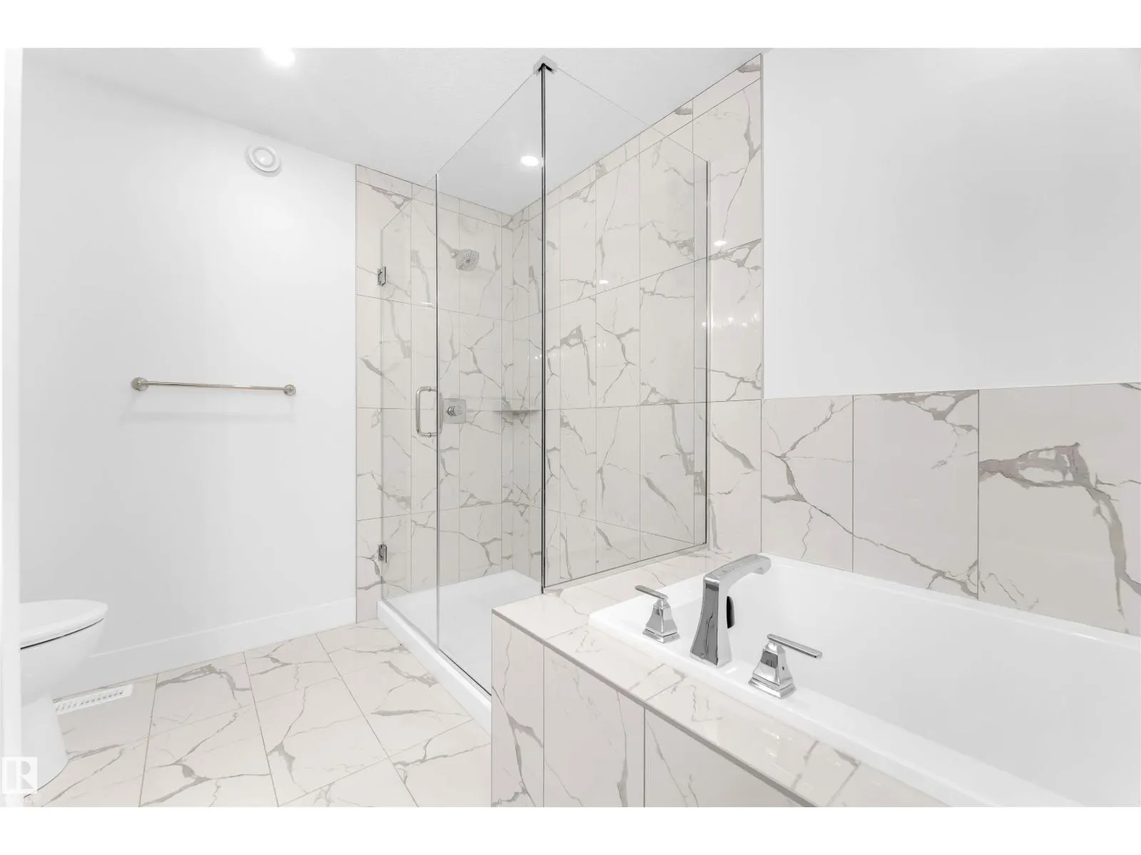 60 HEMINGWAY CR