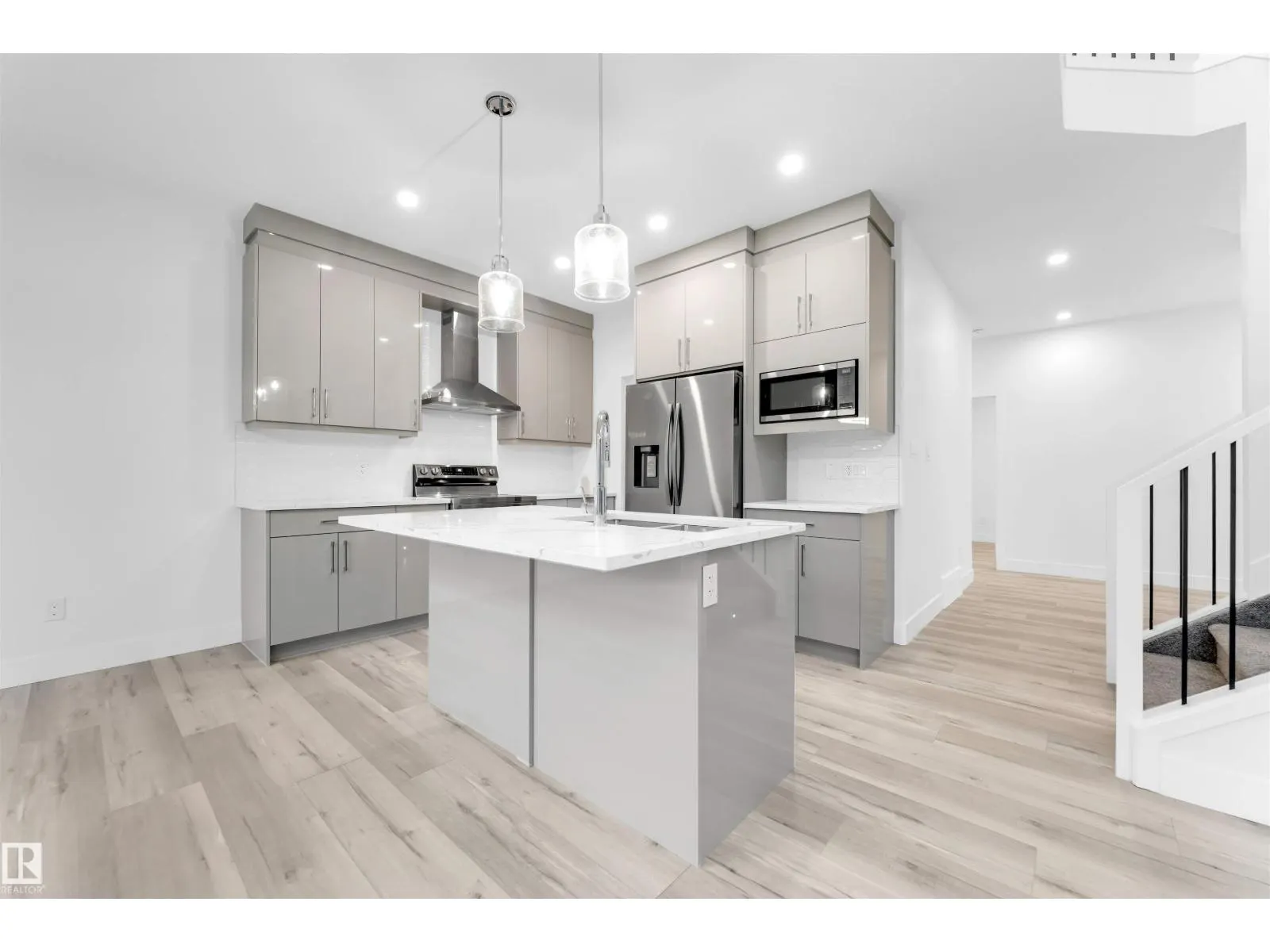 60 HEMINGWAY CR