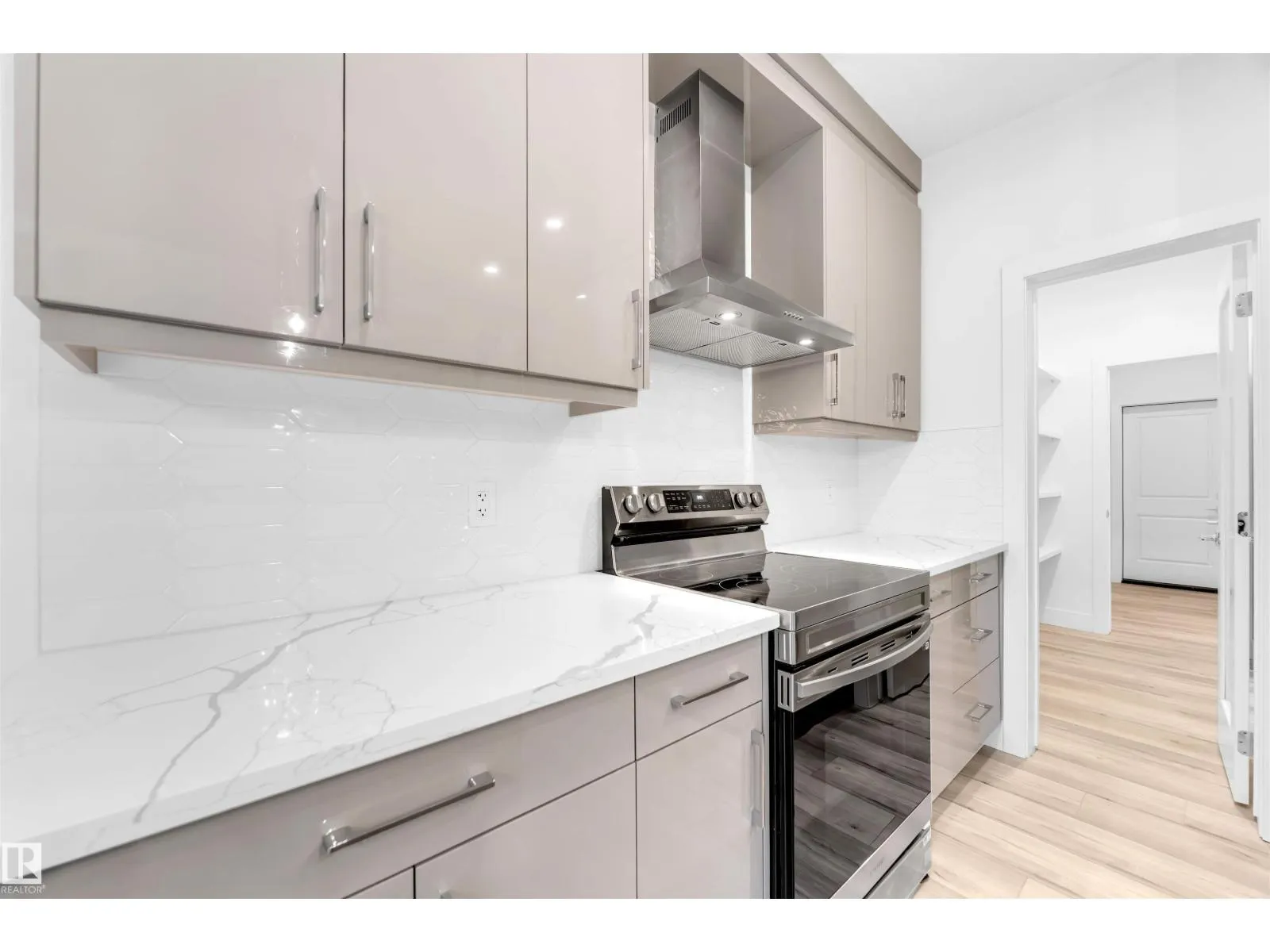60 HEMINGWAY CR