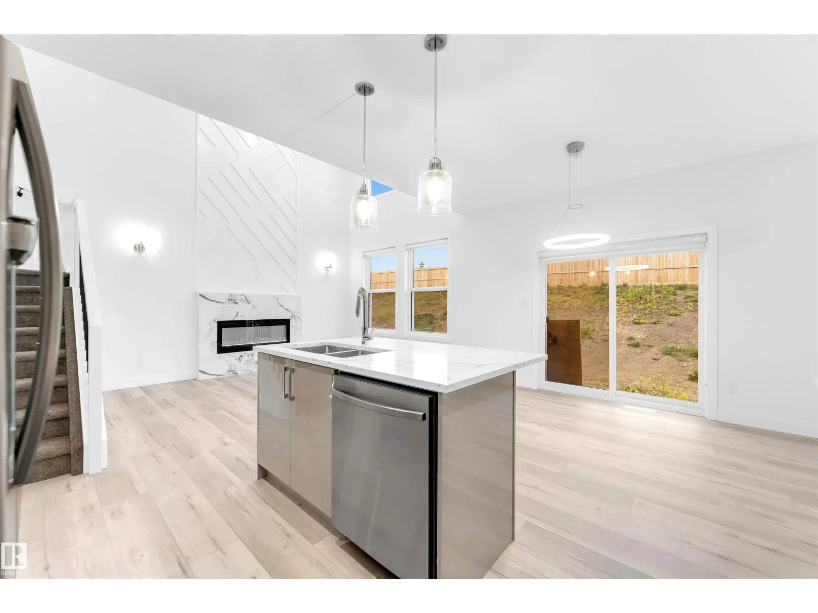 60 HEMINGWAY CR