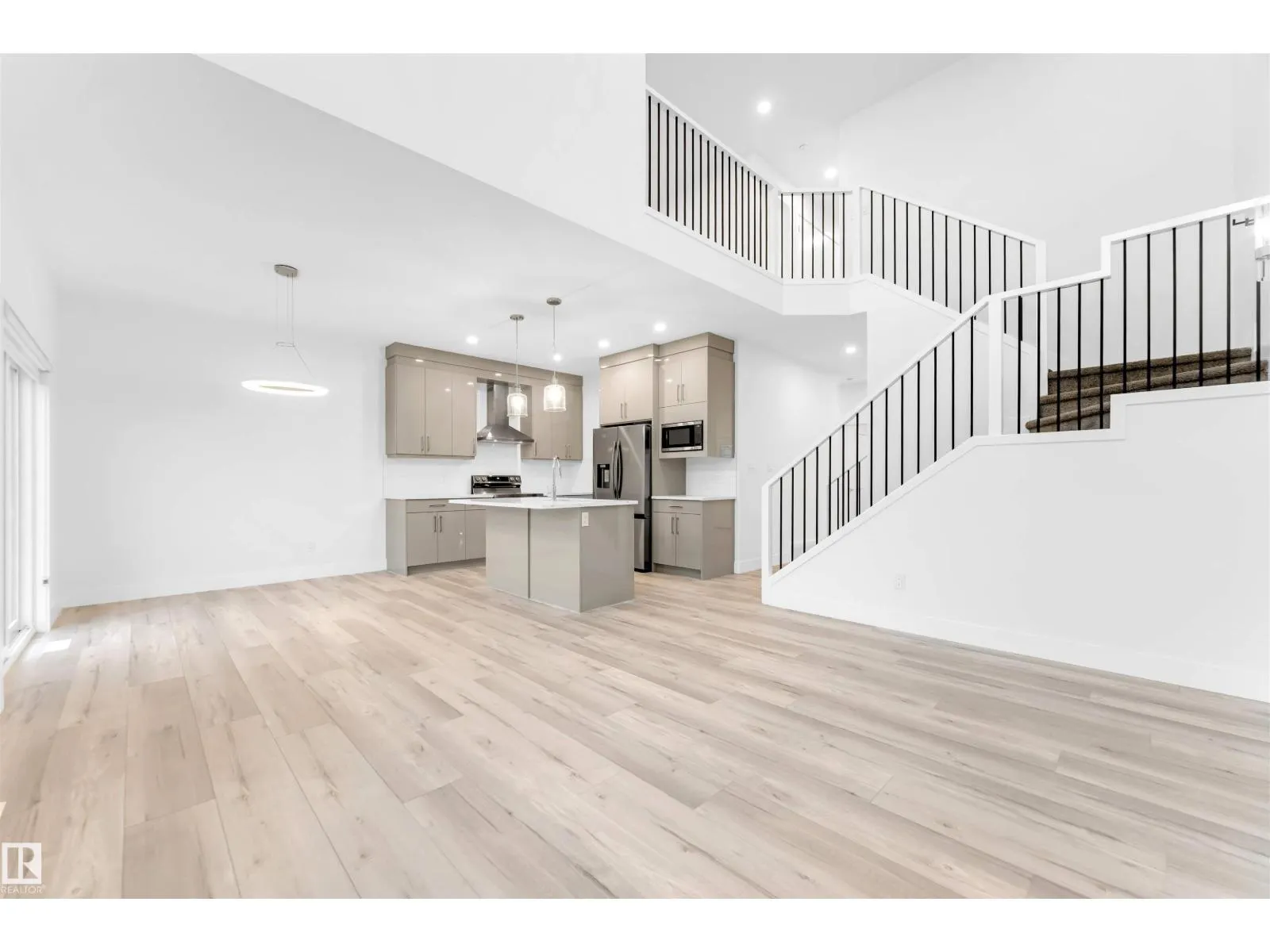 60 HEMINGWAY CR