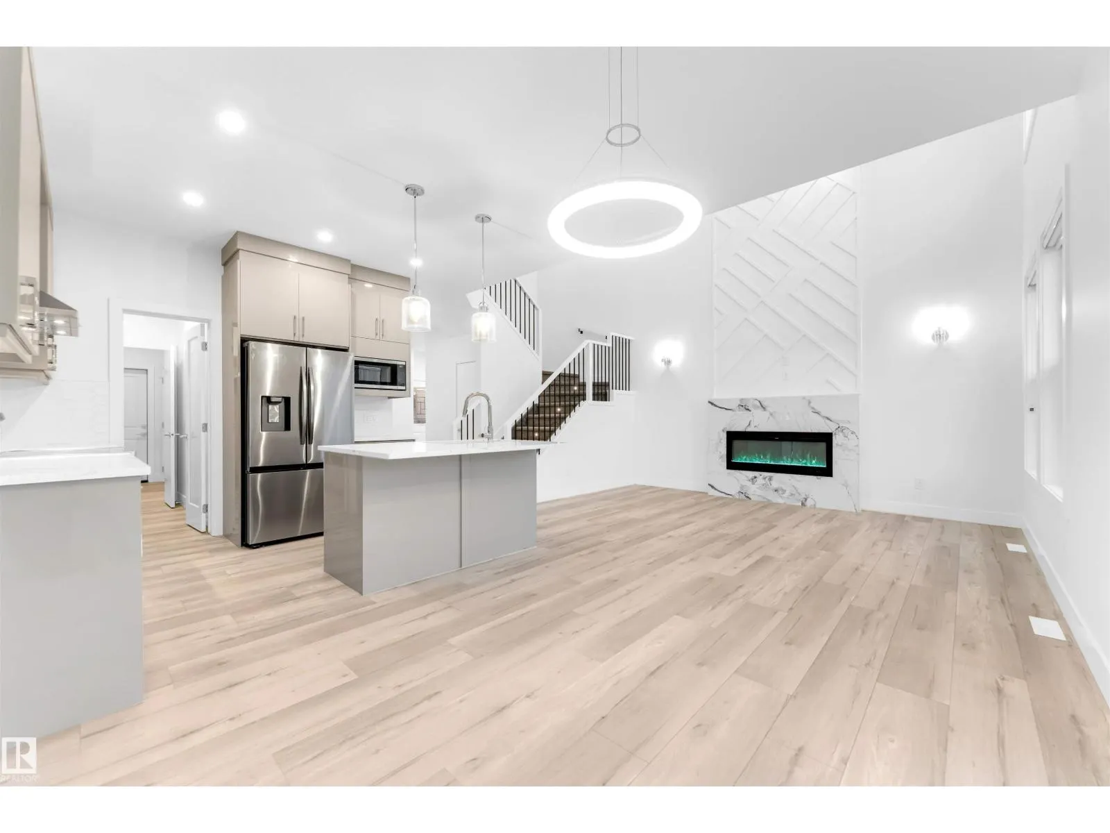 60 HEMINGWAY CR