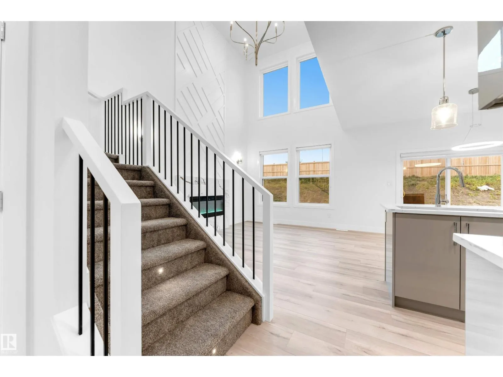 60 HEMINGWAY CR
