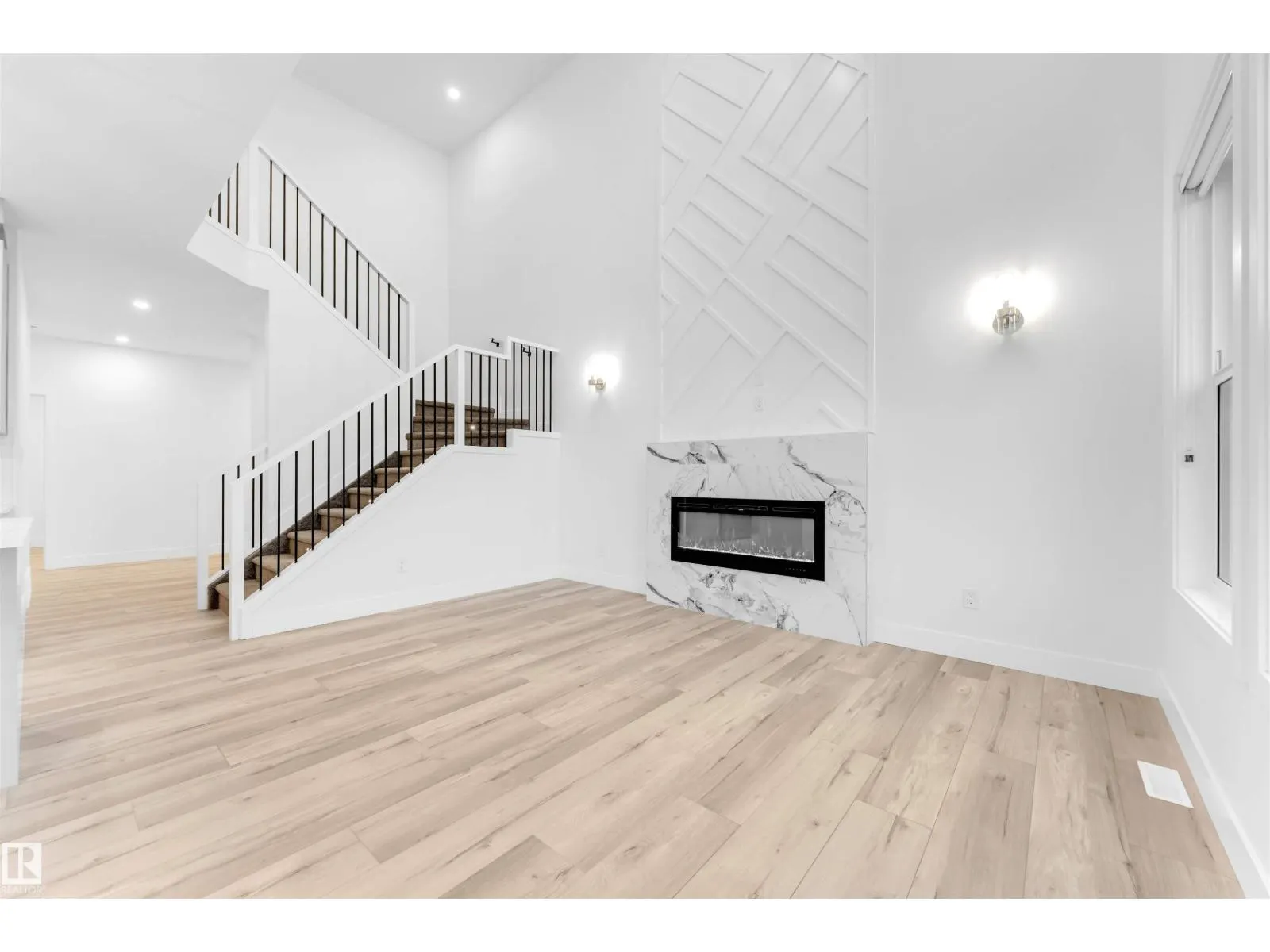 60 HEMINGWAY CR
