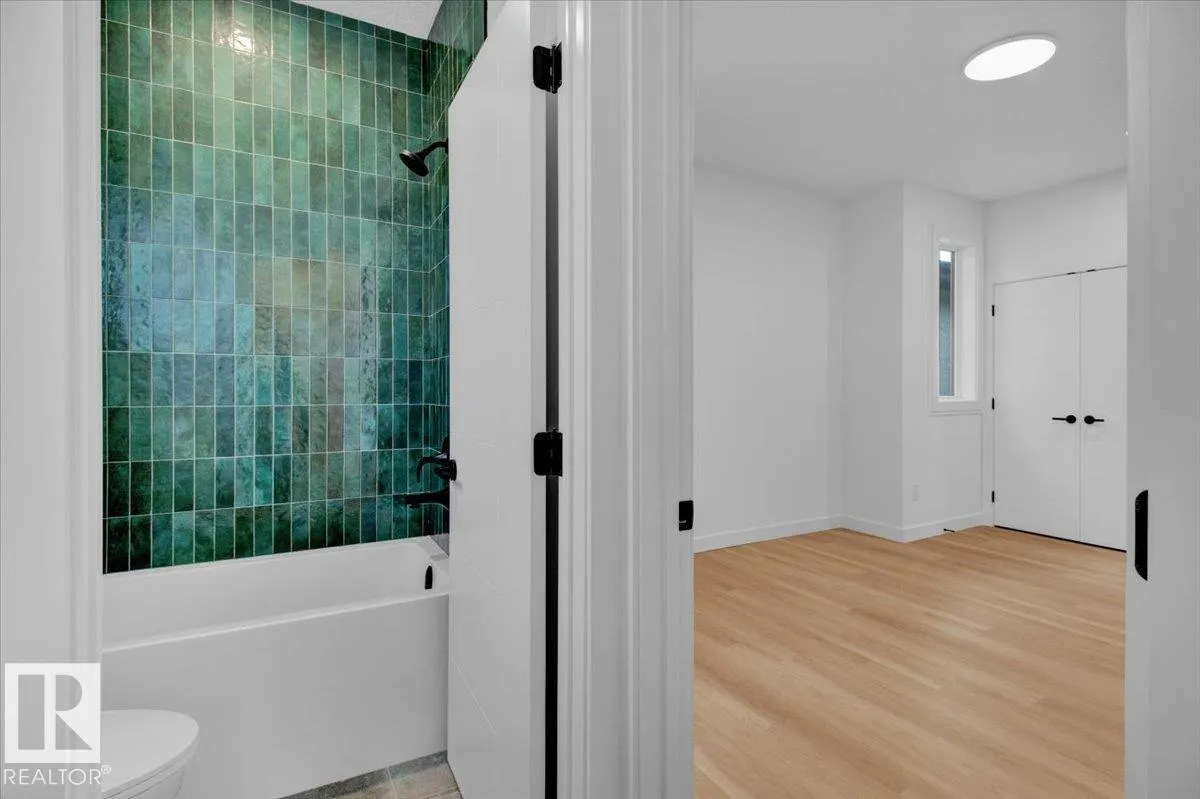 11124 132 ST NW