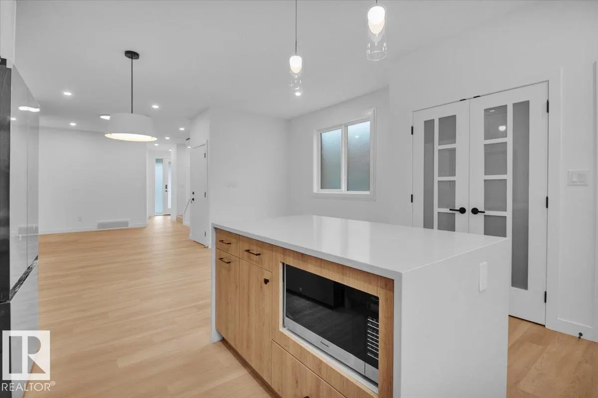 11124 132 ST NW