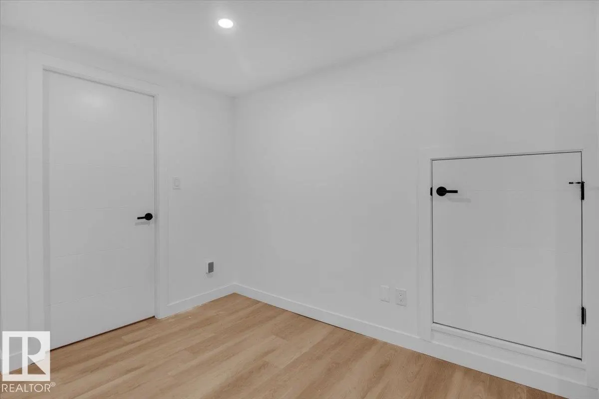 11124 132 ST NW