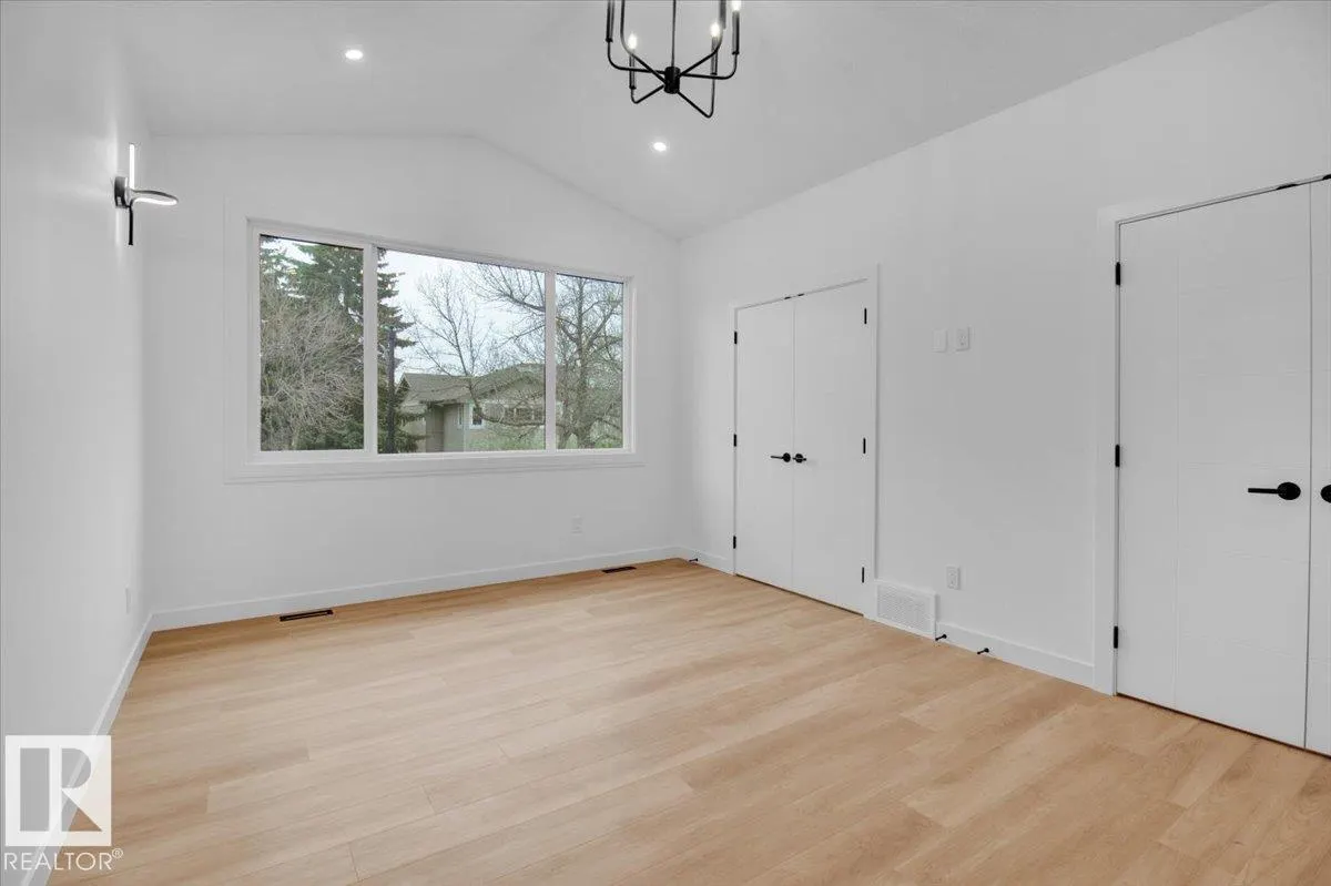 11124 132 ST NW