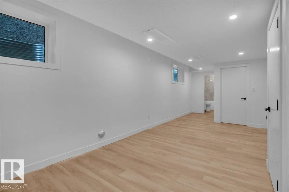 11124 132 ST NW