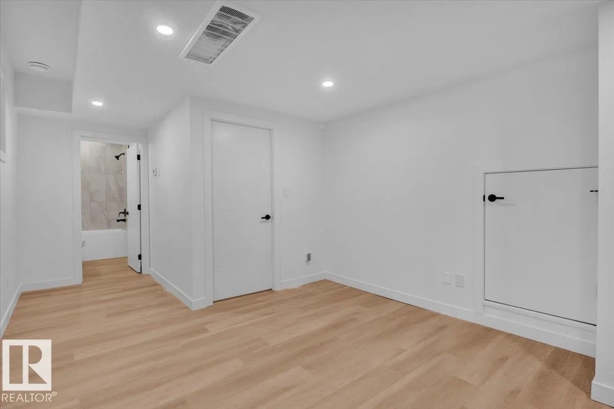 11124 132 ST NW