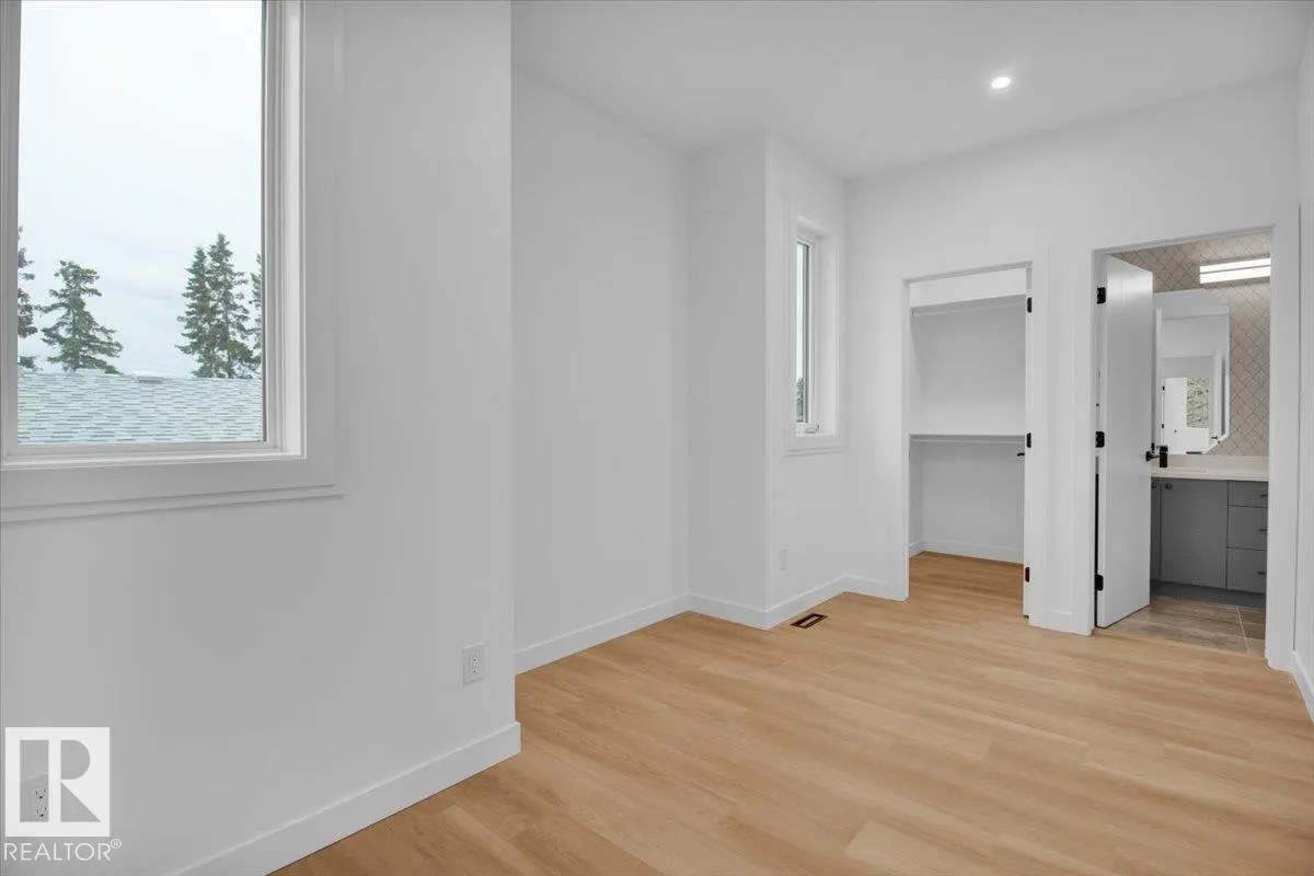 11124 132 ST NW