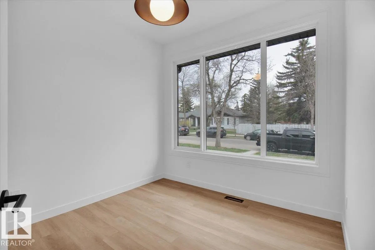 11124 132 ST NW