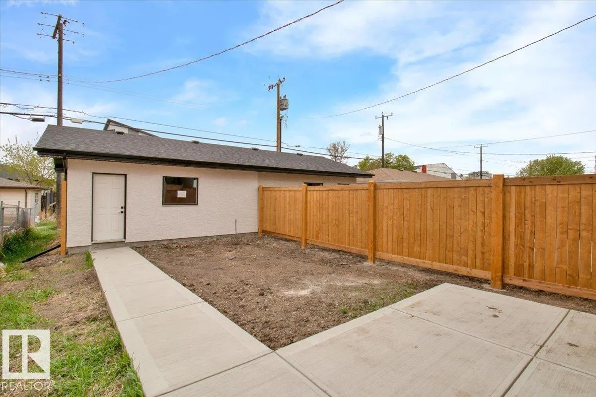 11124 132 ST NW
