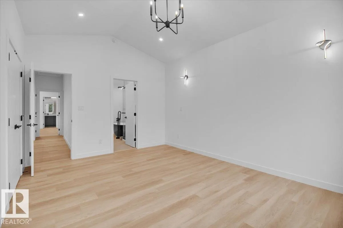 11124 132 ST NW