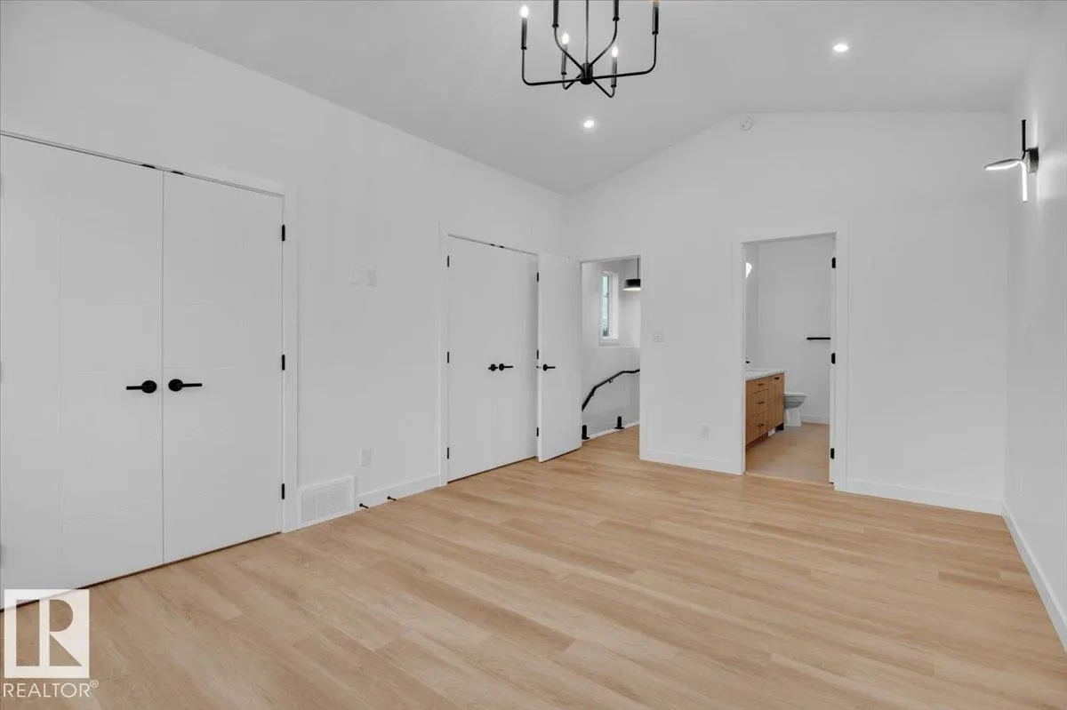 11124 132 ST NW