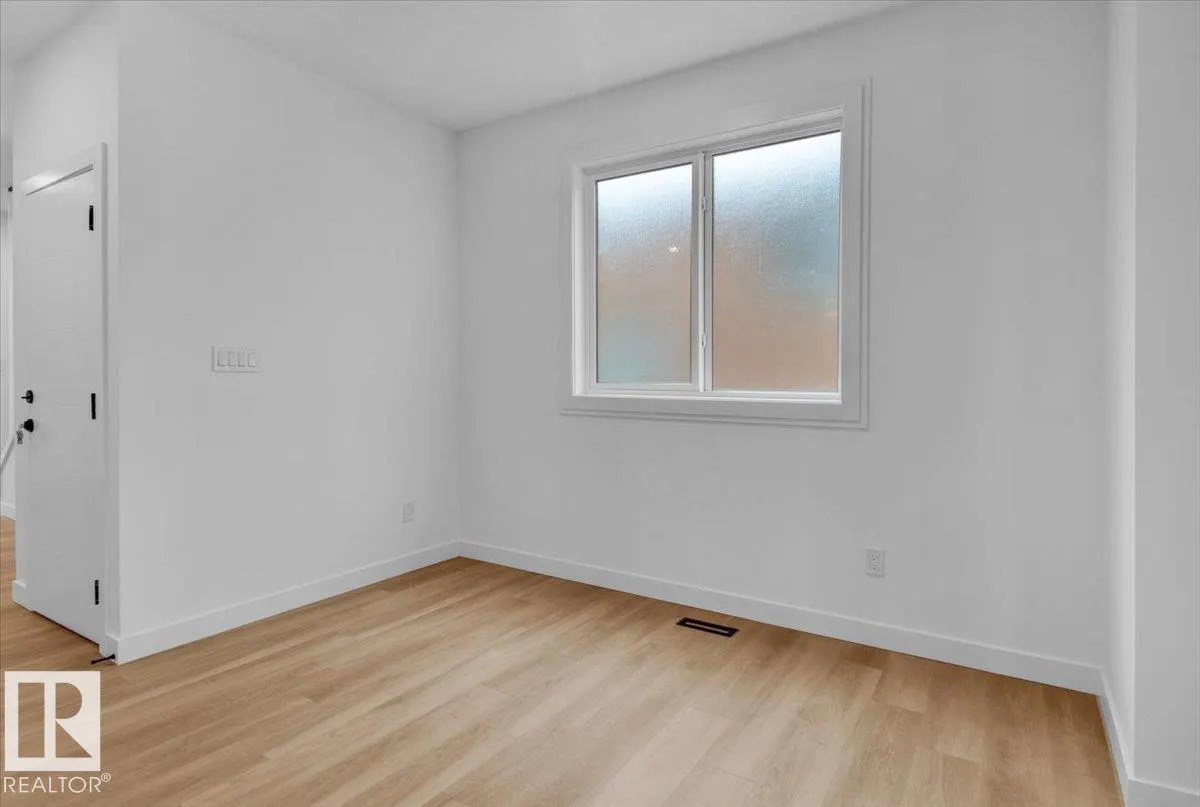 11124 132 ST NW