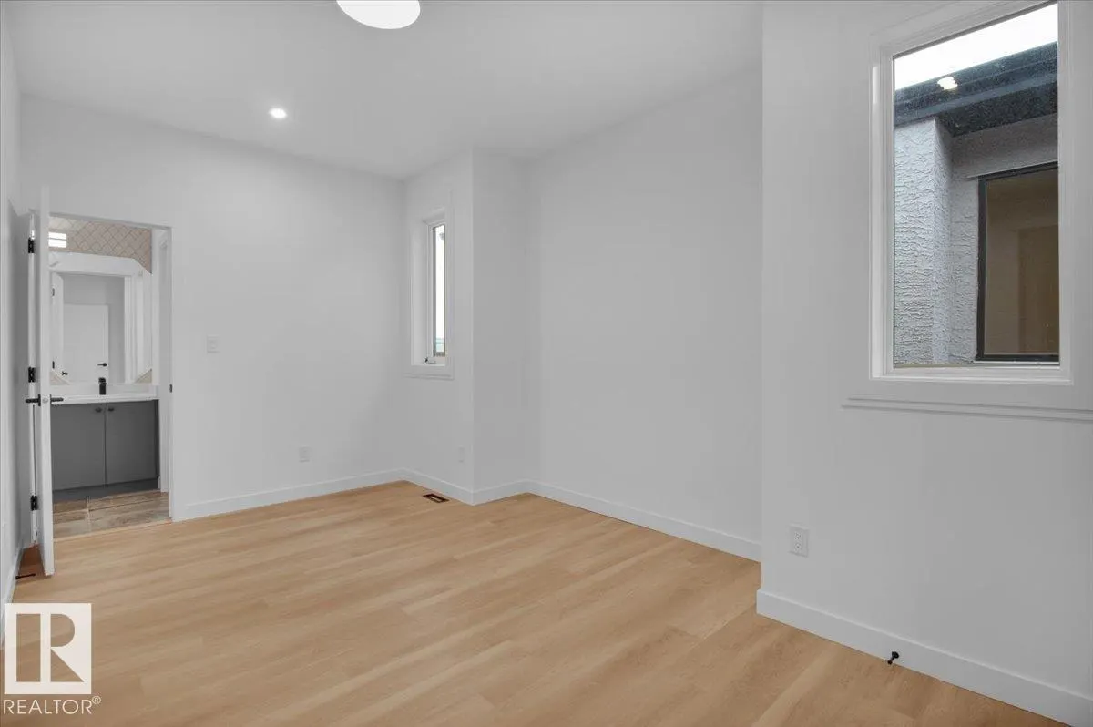 11124 132 ST NW