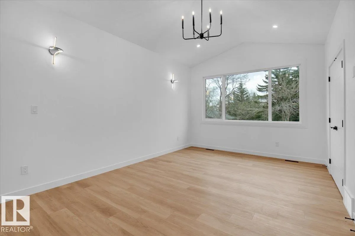 11124 132 ST NW