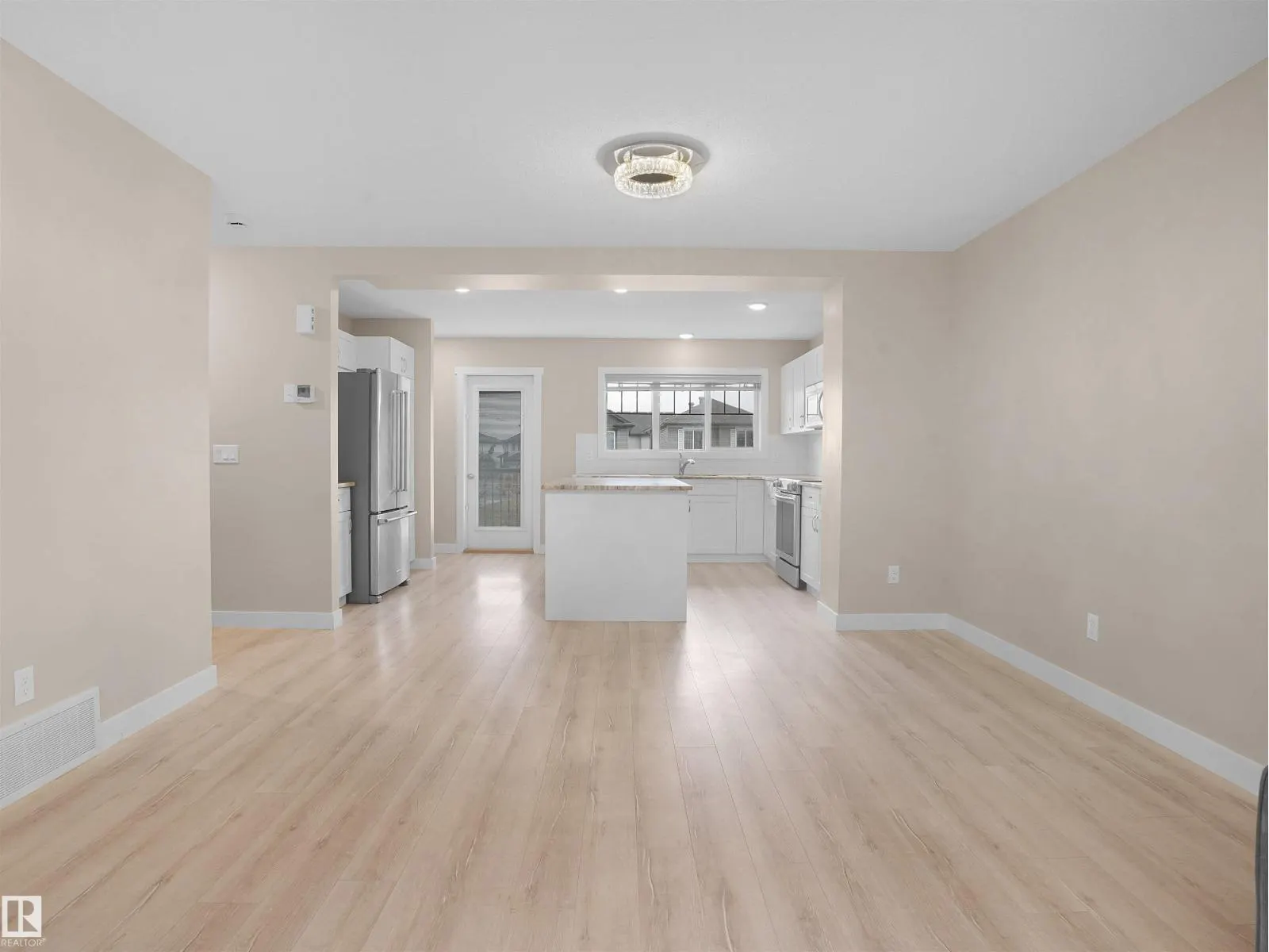 #8 1530 Tamarack BV NW