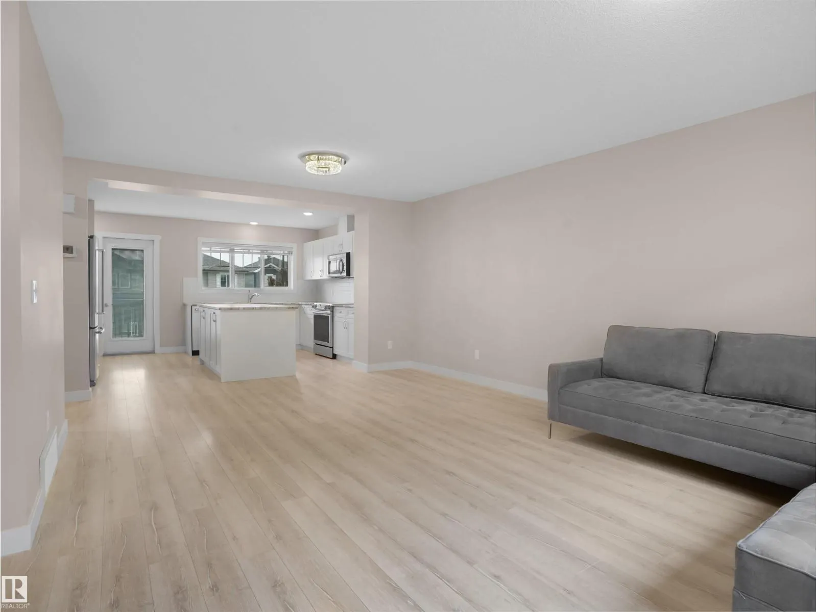 #8 1530 Tamarack BV NW
