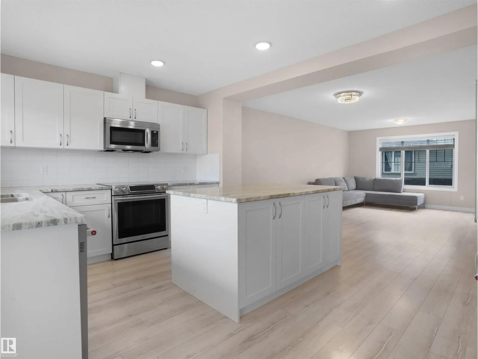 #8 1530 Tamarack BV NW