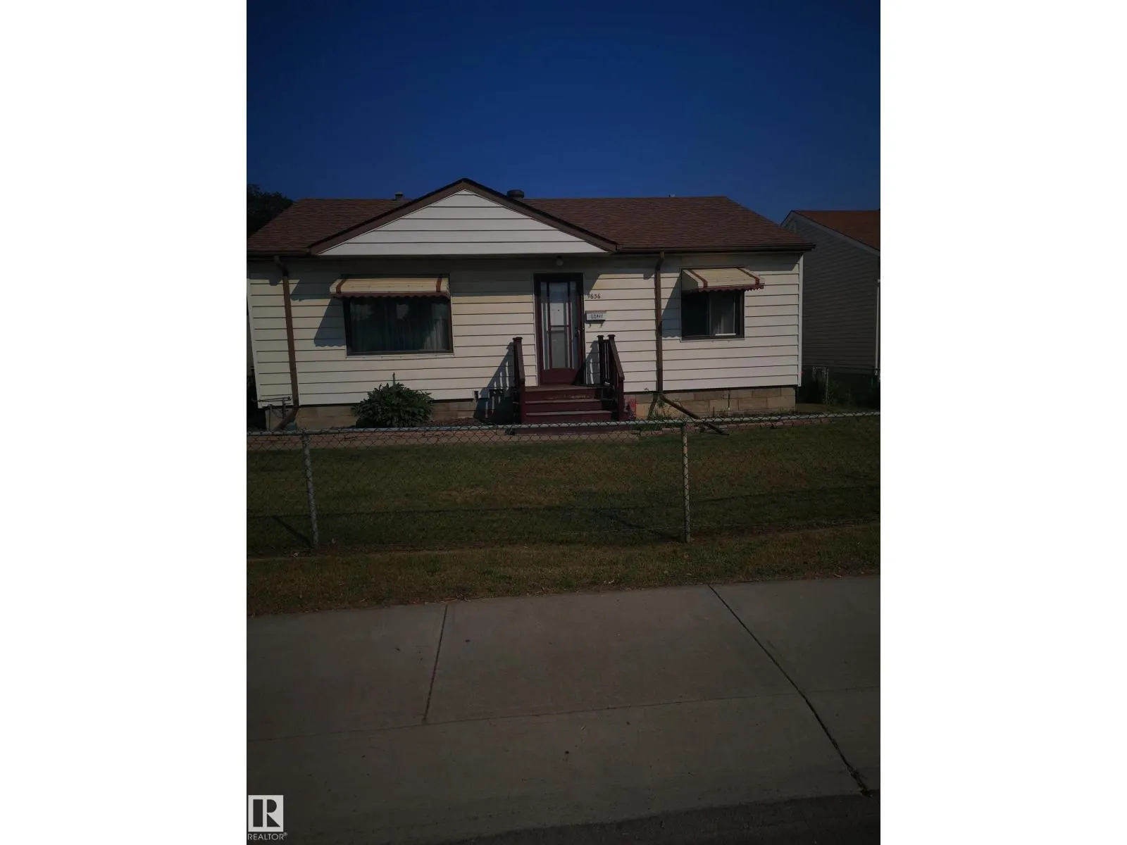 8032 70 AV NW