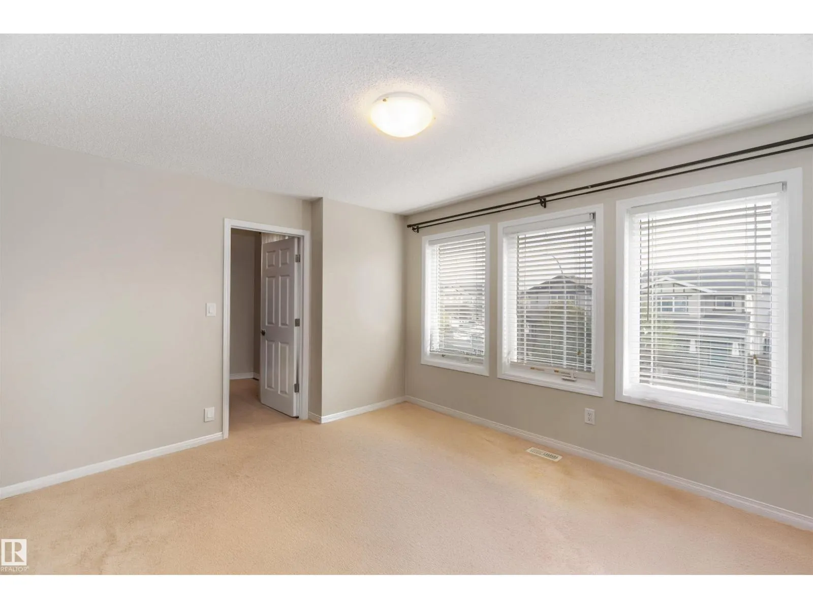 9932 221 ST NW