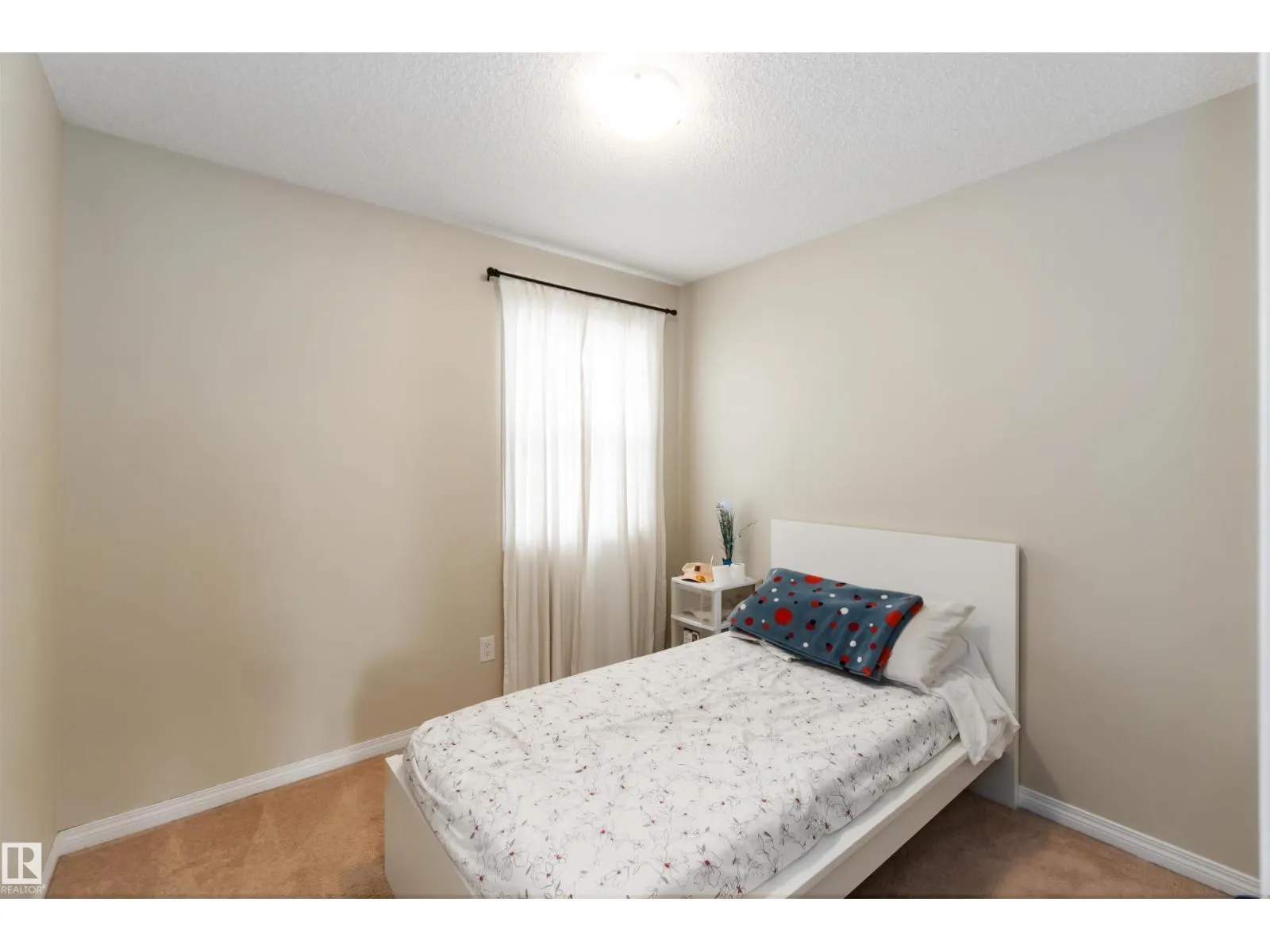9932 221 ST NW