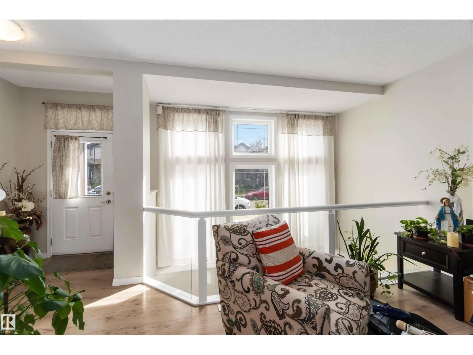 9932 221 ST NW