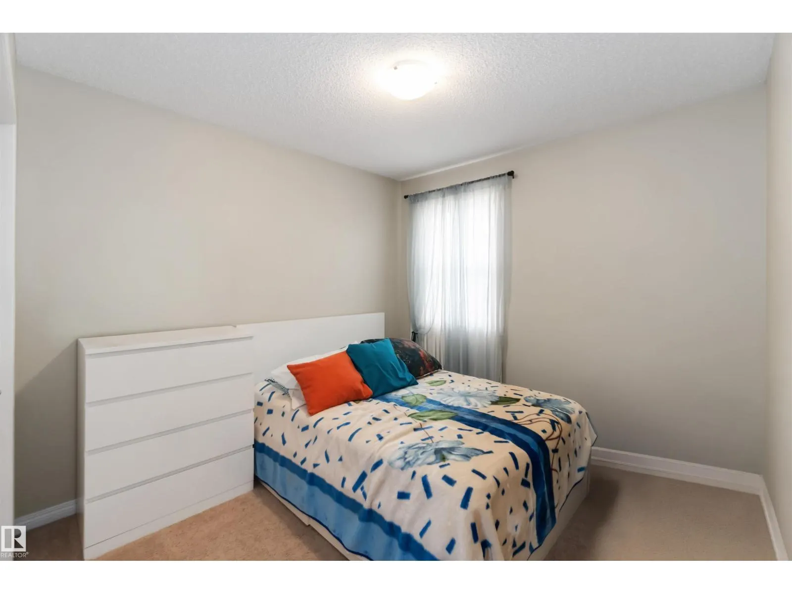 9932 221 ST NW