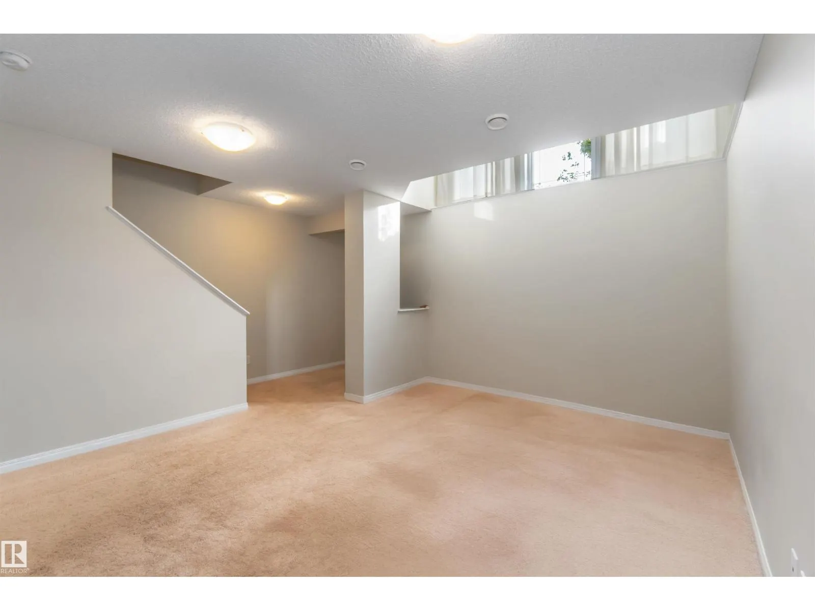 9932 221 ST NW