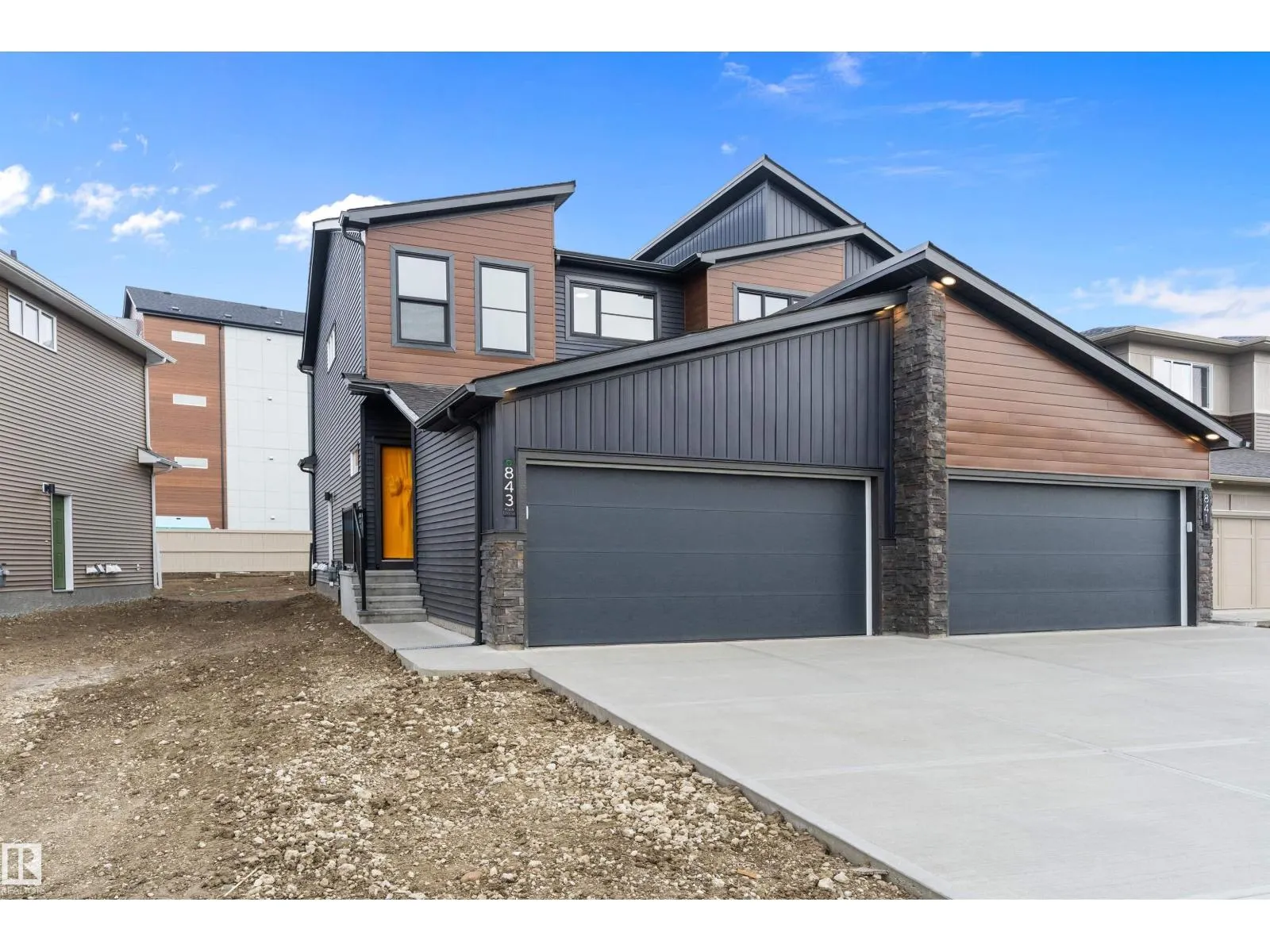 843 ROWAN CL SW