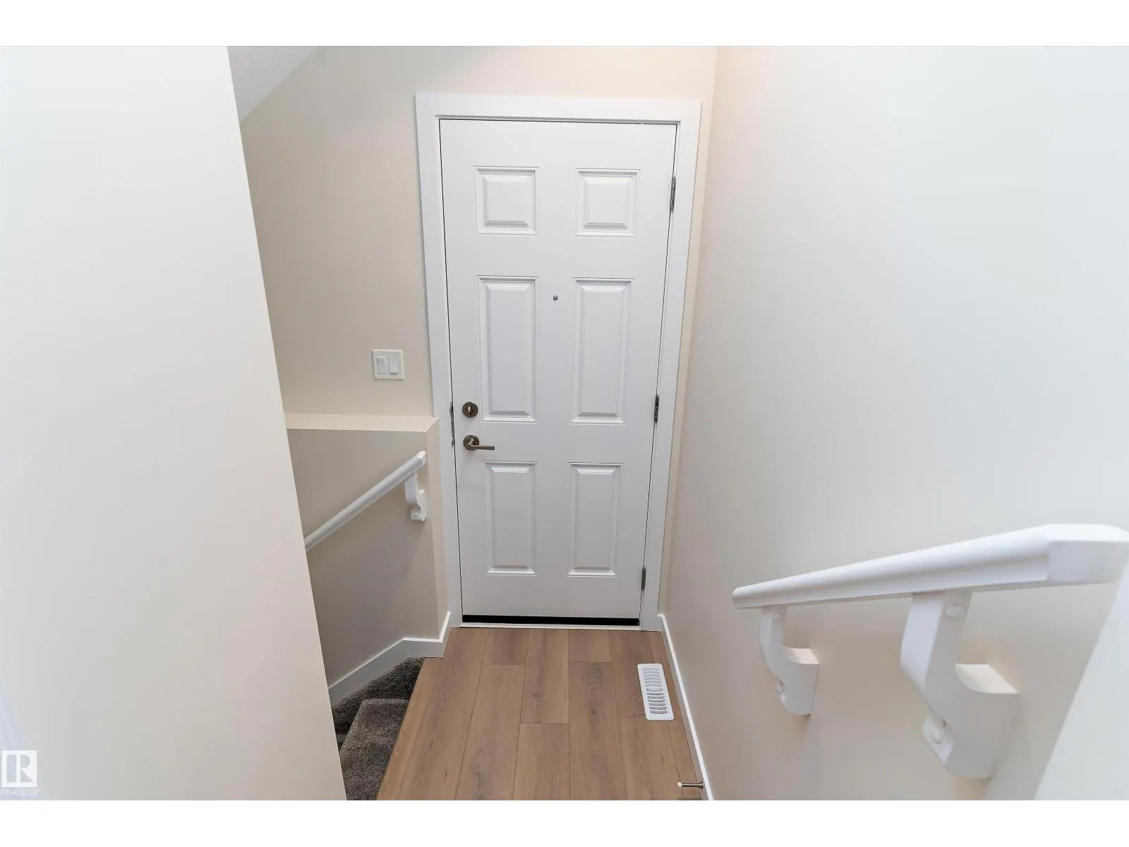 843 ROWAN CL SW