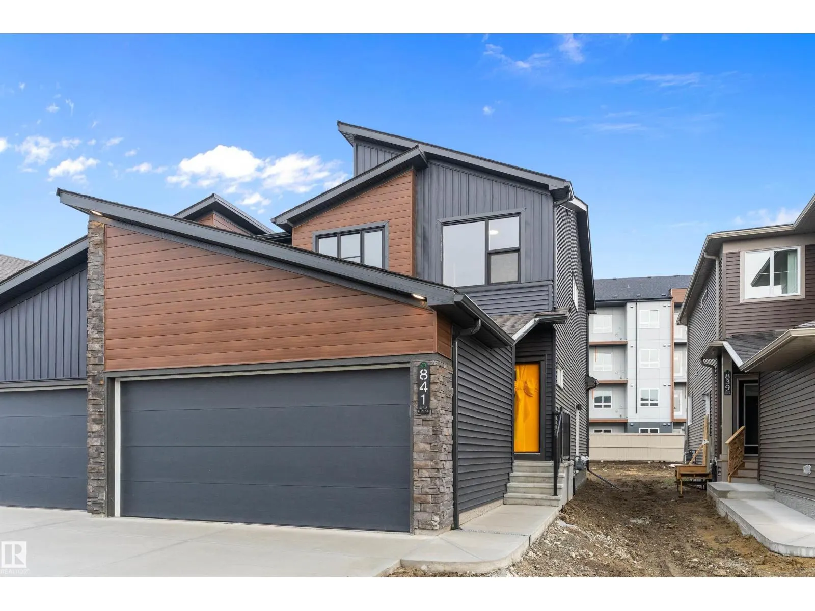 843 ROWAN CL SW