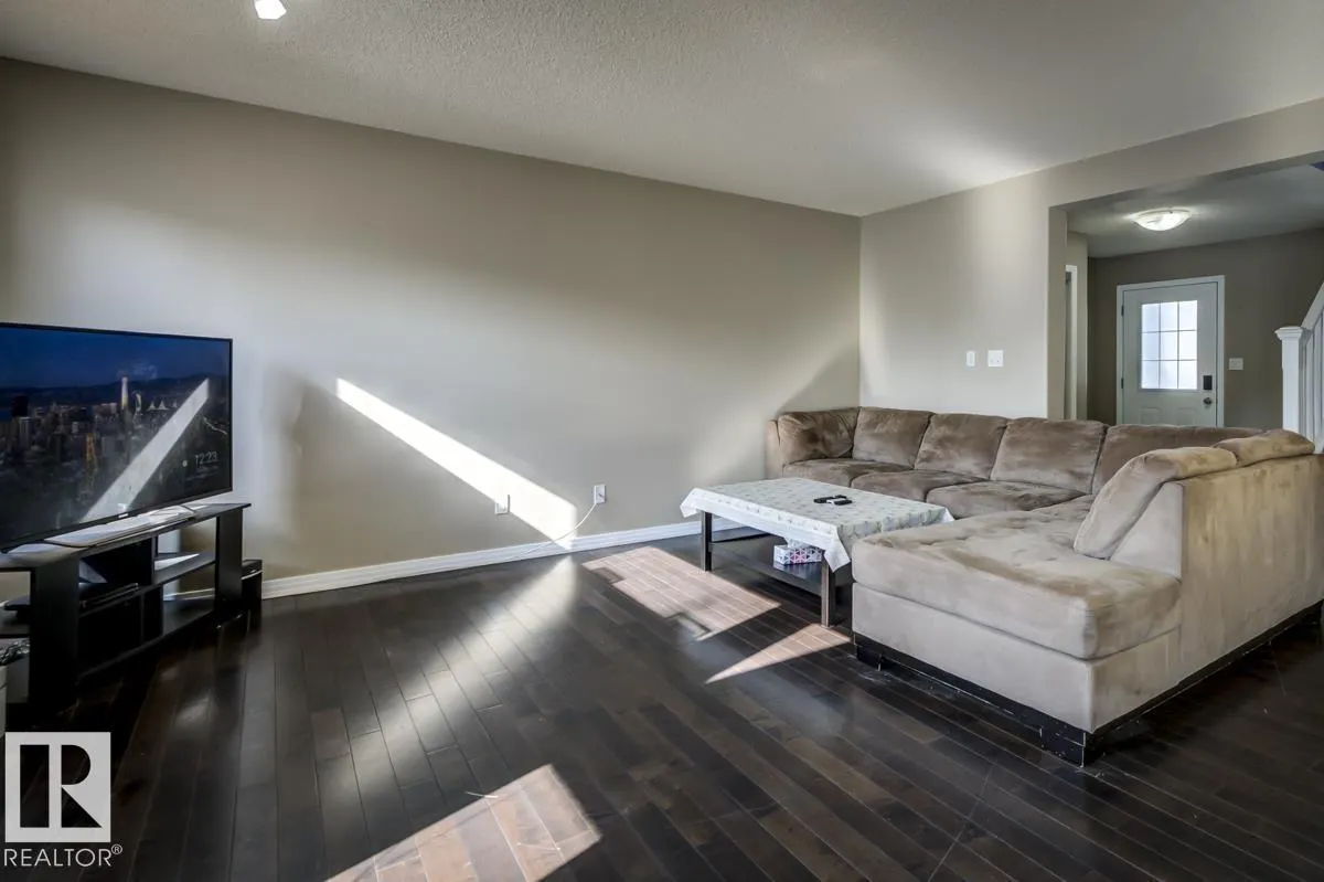 5823 7 AV SW