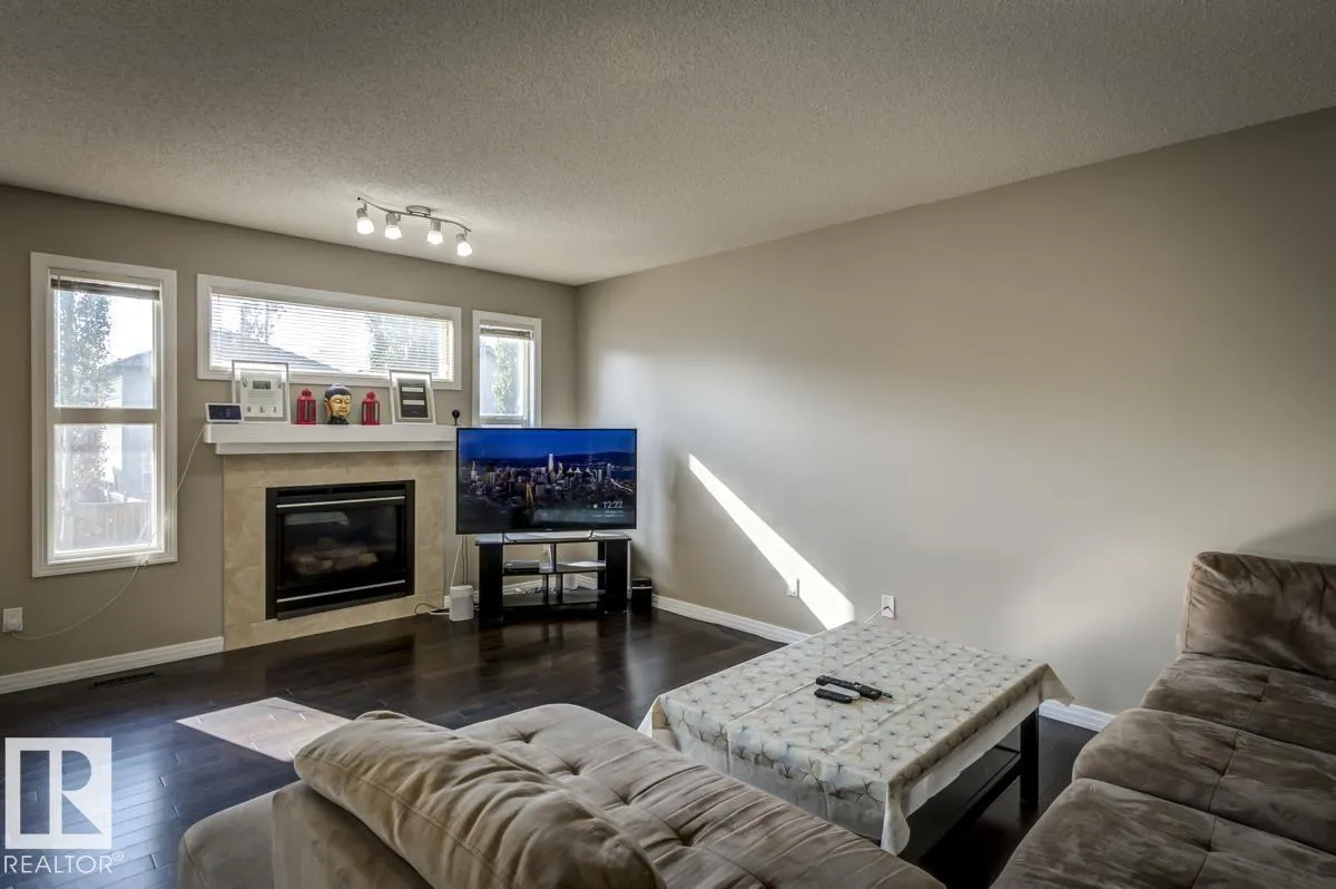 5823 7 AV SW
