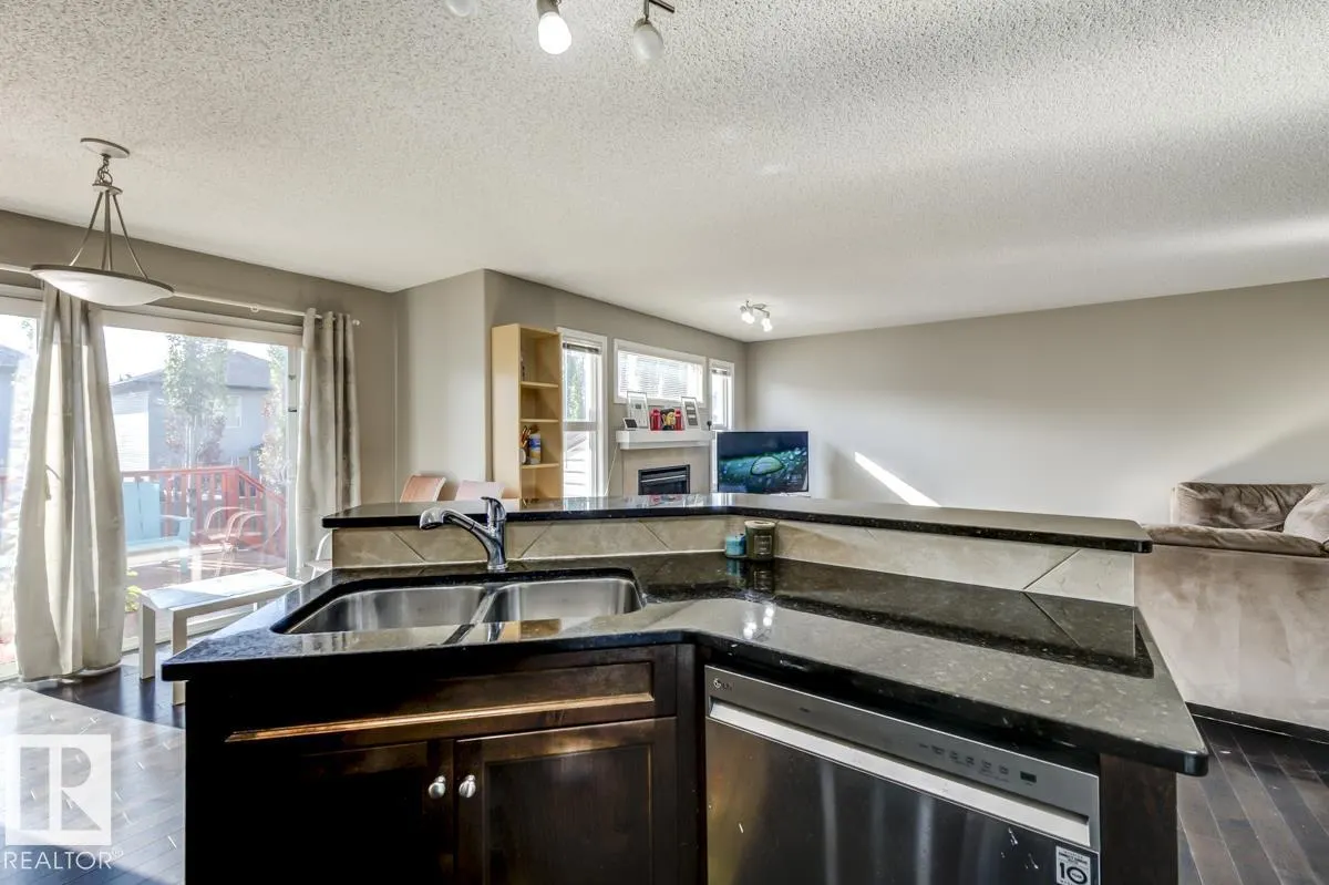 5823 7 AV SW