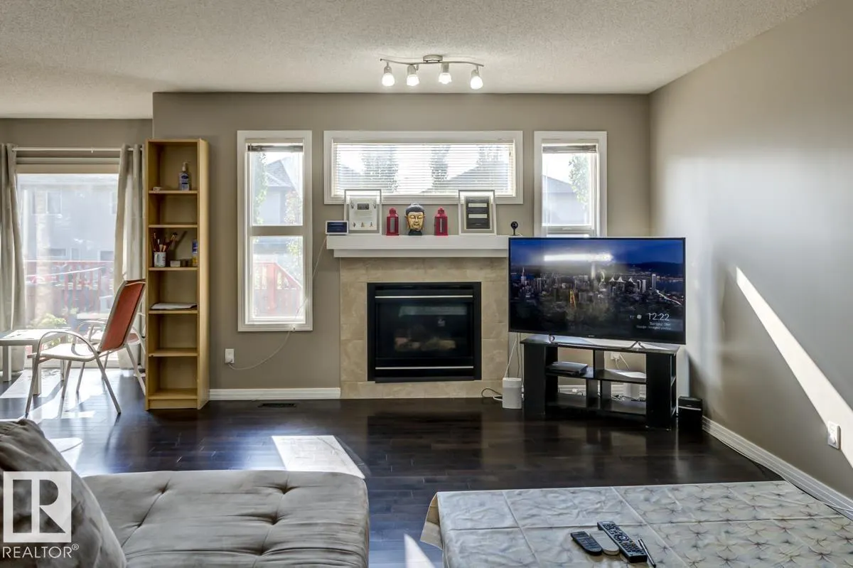5823 7 AV SW