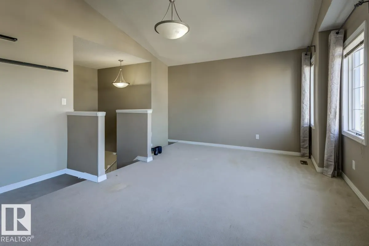 5823 7 AV SW
